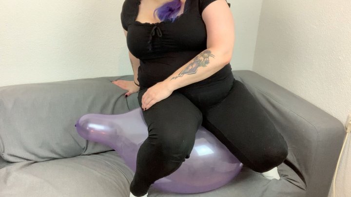 Sit Pop with 18'' balloons