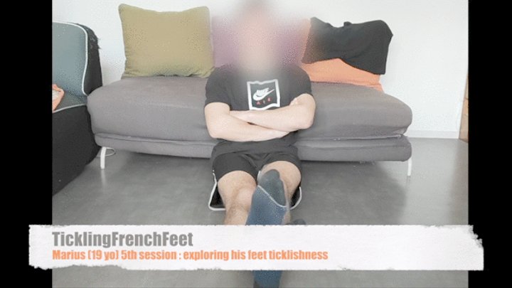 Marius, 18 yo, 5th session : exploring his feet ticklishness (mobile)