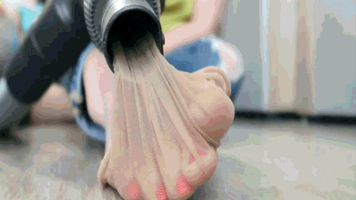 Vacuum the panty, pantyhose, stockings MP4(1280x720)FHD