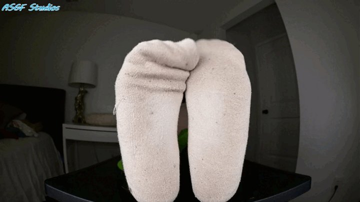 4K! Sundae's socks stink and she thinks its gross you like it!! - MP4
