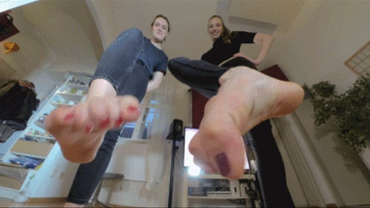VR 360 - A Present To Play With (Giantess)