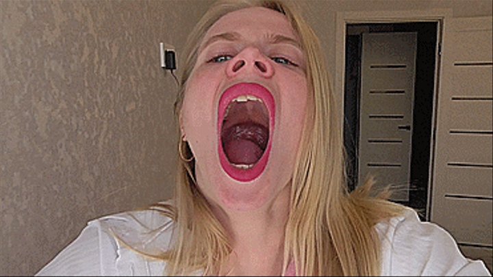HER TONGUE IN HER MOUTH IS STRONGLY MOVED BY YAWNING!AVI