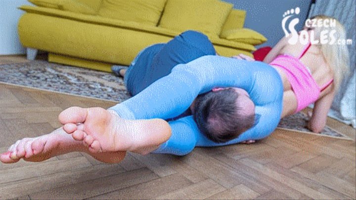 Mixed headsicssors humiliation and foot smother with Vicky's perfect feet (2160p)
