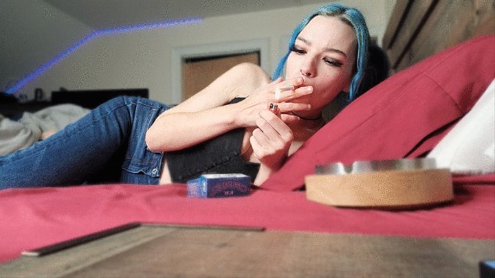 Sexy Smoking Alternative Girl