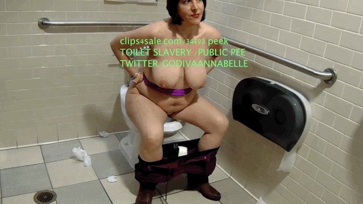 SITTING ON THE THRONE PEEING plus A NICE FART FOR THE SLAVE