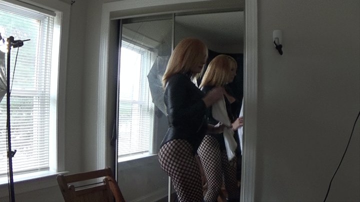 Pro Wrestler Shauna Preps For Her Match and Smokes in the Mirror 2