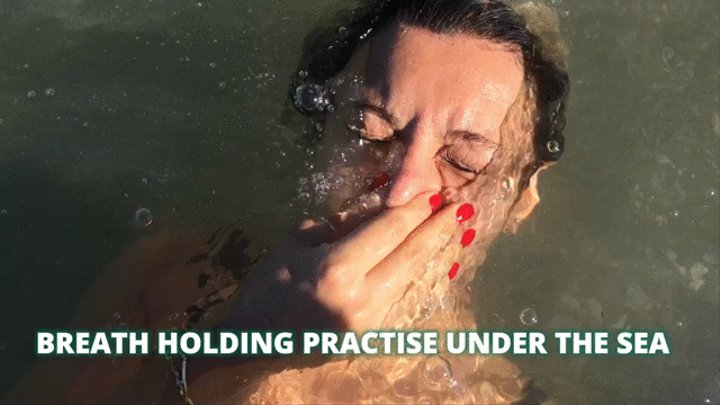BREATH HOLDING PRACTISE UNDER THE SEA