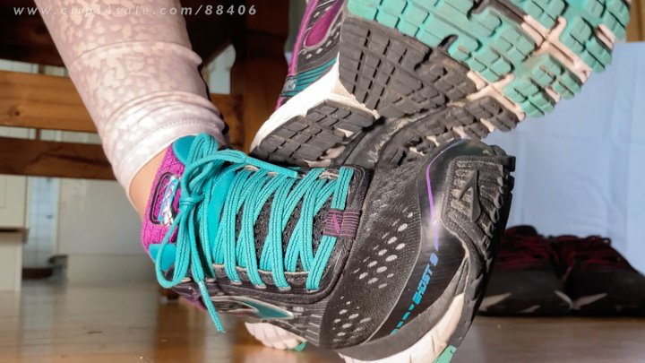 A Shoejob under the Table with Black Brooks Running Shoes - 4K