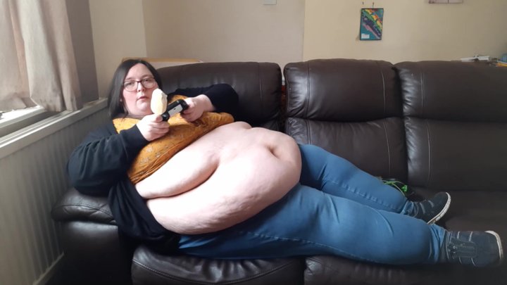 SSBBW GAMING TIGHT JEANS WITH BELLY PLAY AND EATING