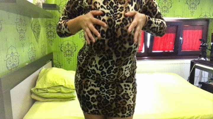 Tits bouncing in leopard dress