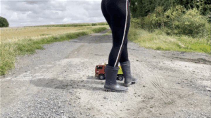 Sneaker-Girl Katha - Big Toy Car with Rubber Boots