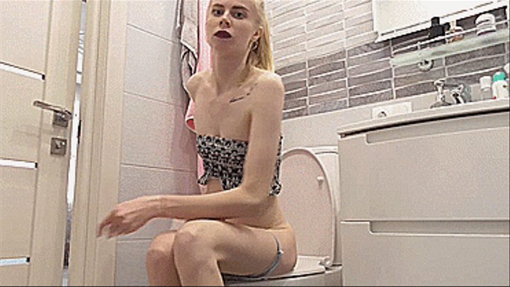 MY SKINNY BLONDE ON THE TOILET!MP4