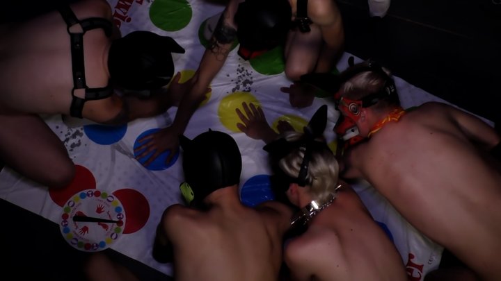 Naked Twister Housparty Orgy