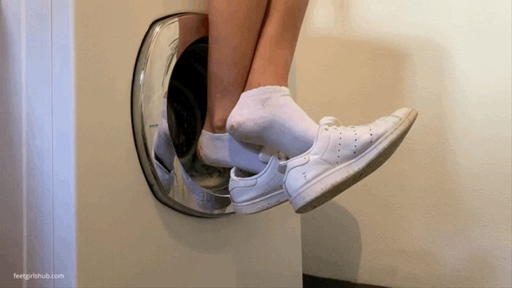 LAUNDRY DAY IN RIPPED SOCKS - MP4 HD